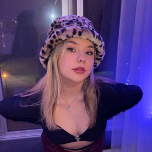 Meet your Posher, Julia